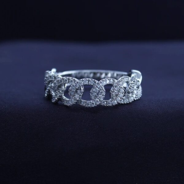 Round Cut Diamond Ring