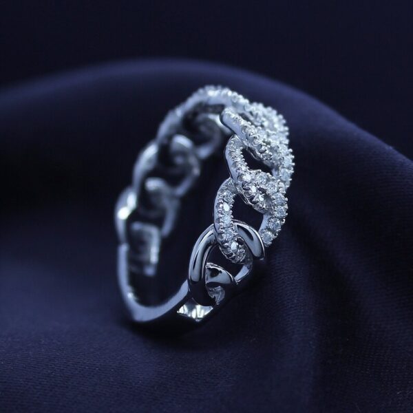 Round Cut Diamond Ring