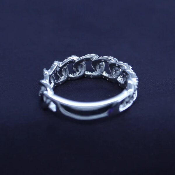 Round Cut Diamond Ring
