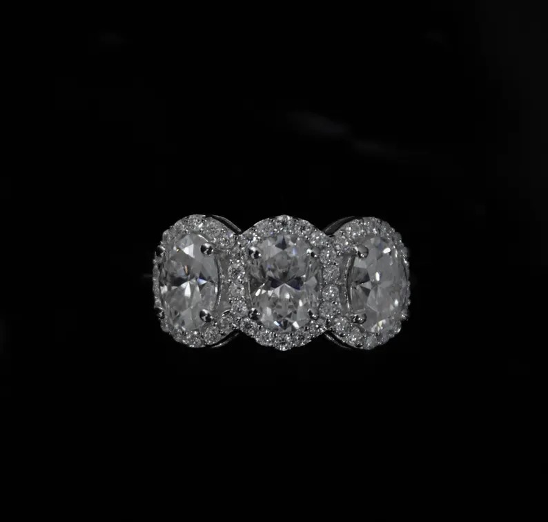 Oval cut Diamond Ring