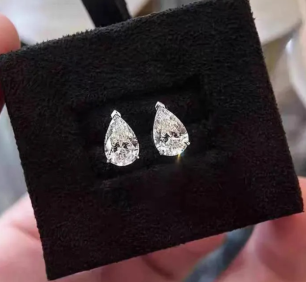 moissanite diamond earring