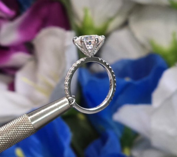 Round Cut Moissanite Diamond Ring