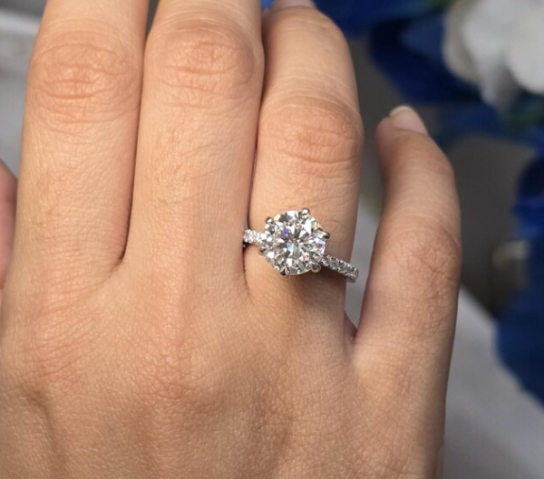 Round Cut Moissanite Diamond Ring