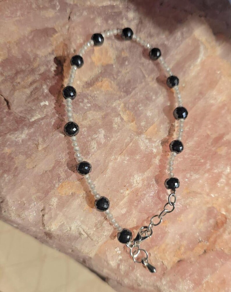 Black _ White Beaded Bracelet
