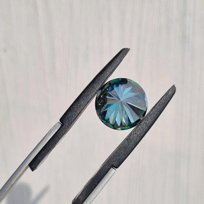Blue_ Green Moissanite